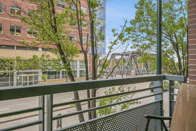 Building Photo - $1,850, 1 bed, 1.5 bath located in Denver ...