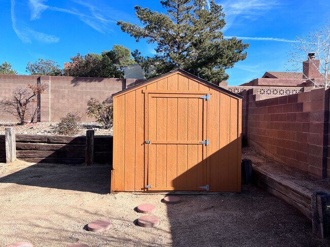 Building Photo - 4 Br, 1.75 Ba, 2 living areas, formal dining room, 2 CG, nice yards, storage shed