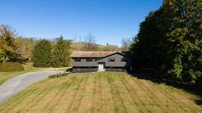Building Photo - 1473 Hollow Rd