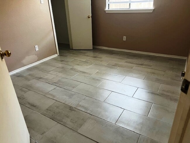 Building Photo - 5618 Village Arbour Dr
