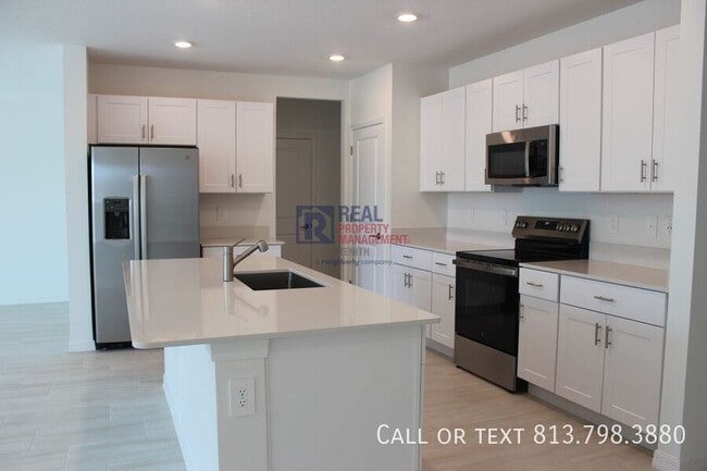 Building Photo - 1716 Tropical Oasis Ave