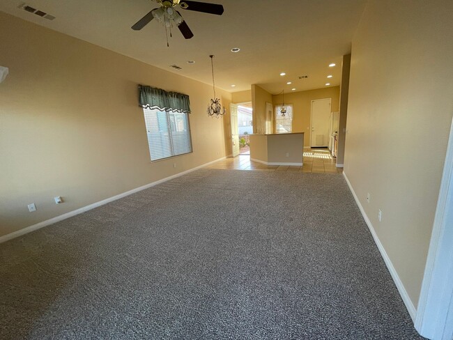 Building Photo - Apple Valley-Del Web Home, 2 Bedrooms,2 Ba...