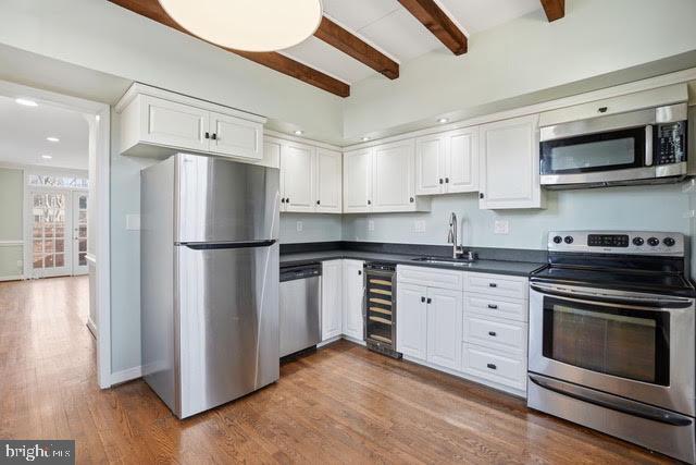 Building Photo - 657 S Columbus St