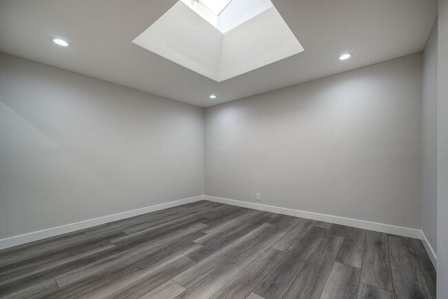 Building Photo - 197 Twin Oaks Cir