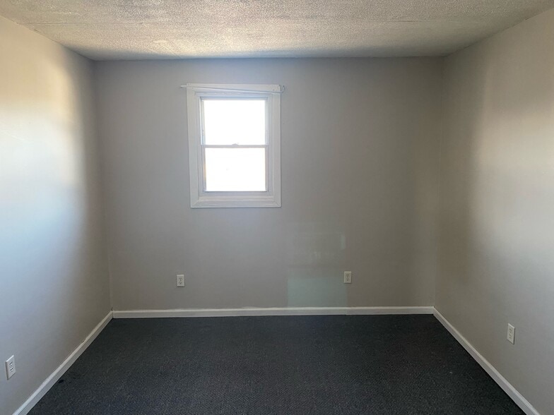 Building Photo - 245 S Washington St