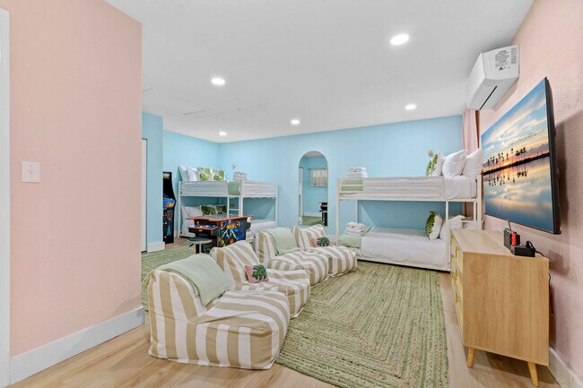 Building Photo - 12263 90th Ave