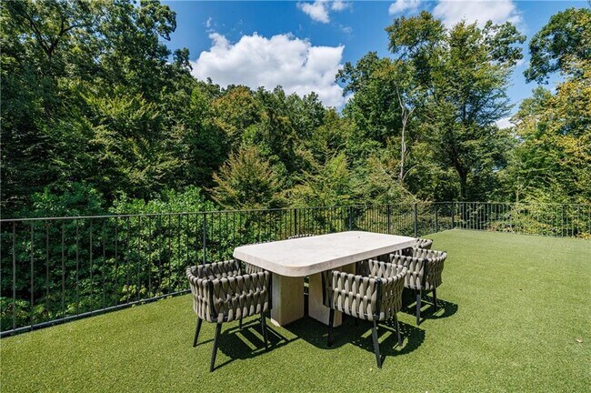 Building Photo - 3570 Knollwood Dr NW
