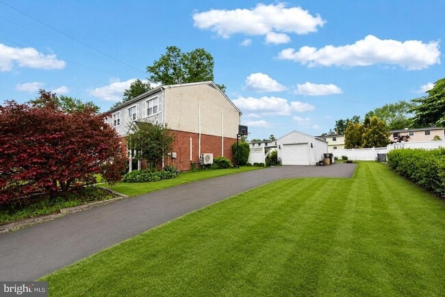 Building Photo - 728 Pennbrook Ave