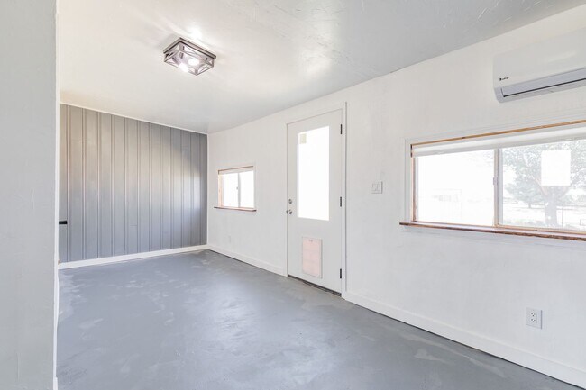 Building Photo - Charming 3 bedroom 2 bath Home with acreage