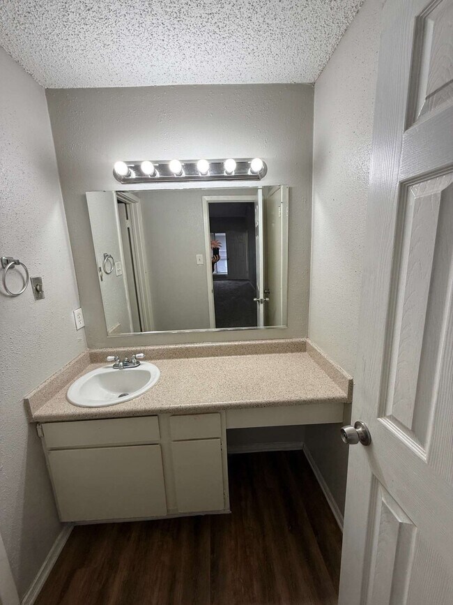 Building Photo - 7152 Fair Oaks Ave