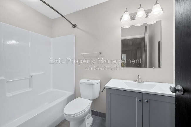 Building Photo - 9200 Charlotte Ct