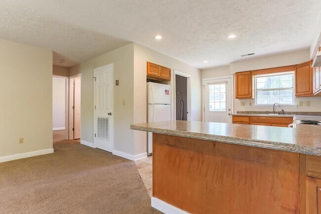 Building Photo - 5571 Tallant Road Unit Apt B