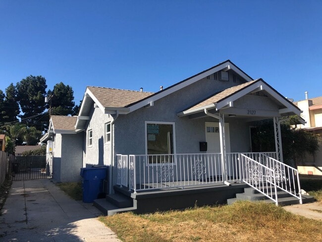 Building Photo - 2127 S Sycamore Ave