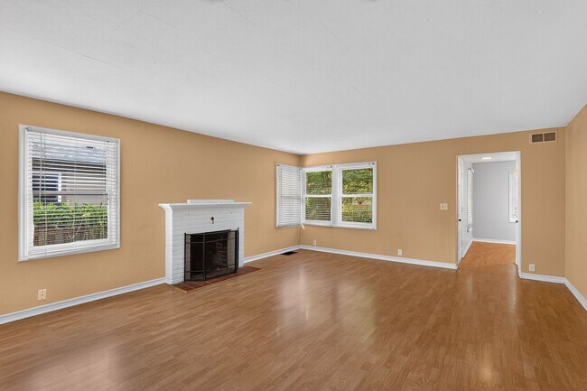 Building Photo - 2124 NE 78th Ave