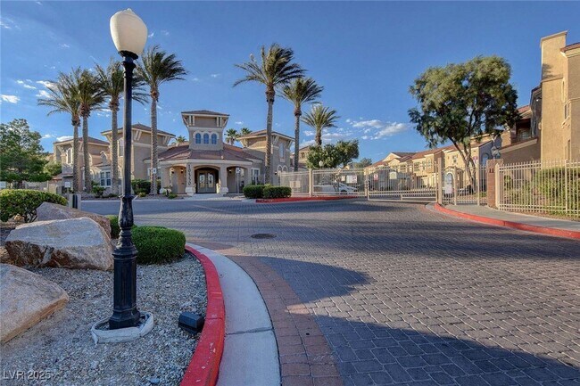 Building Photo - 10550 W Alexander Rd