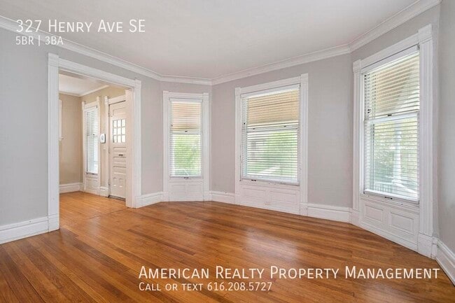 Building Photo - 327 Henry Ave SE