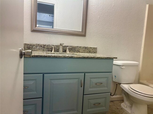 Building Photo - 2049 Sierra St