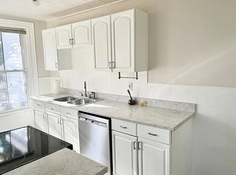 Primary Photo - 112 Elm St