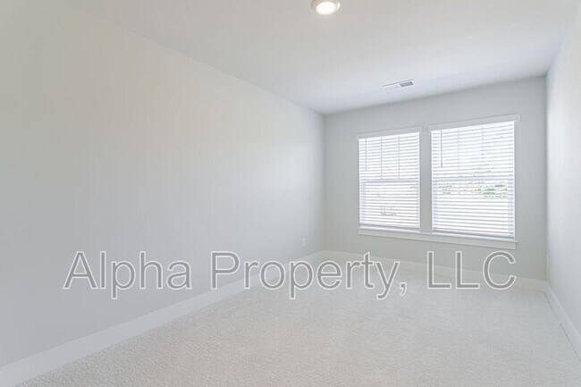 Building Photo - 302 Marston Ln