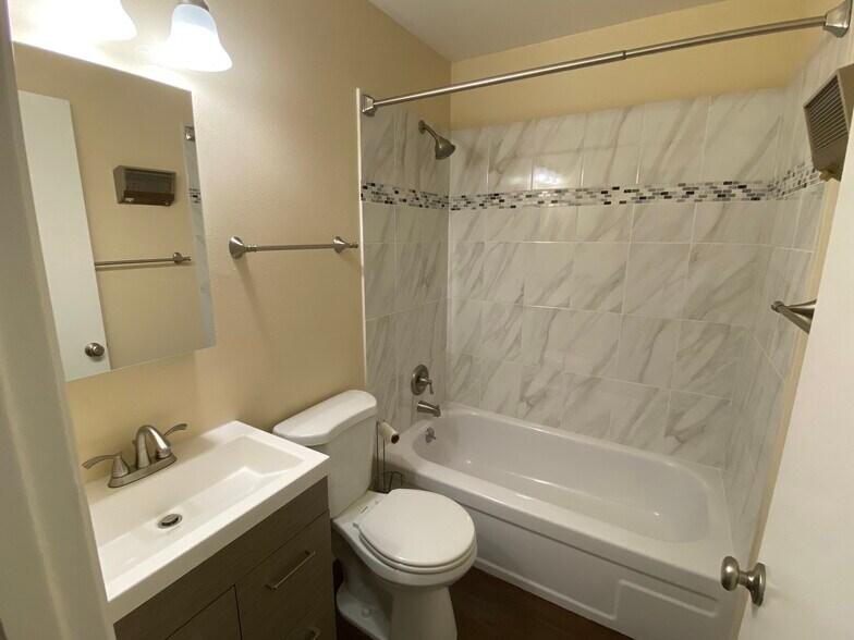 Building Photo - 200 SW Florence Ave