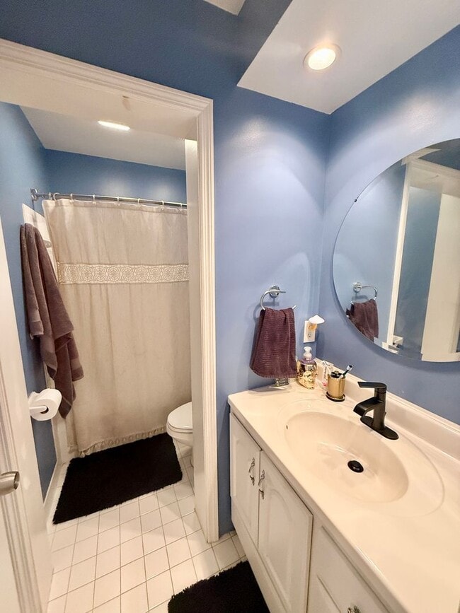 Building Photo - Walkable Green Hills Condo- 2 Bed 1.5 Bath $1800/mo