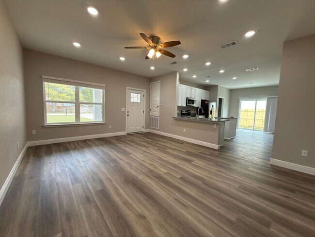 Building Photo - 6637 Water St