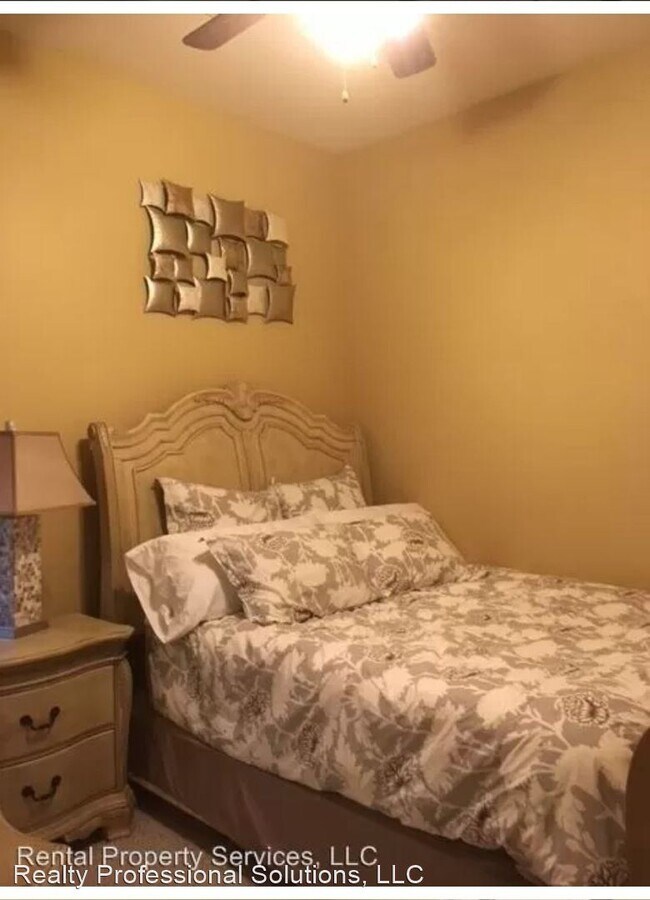 Building Photo - 4 br, 3.5 bath House - 8312 Chadburn Crossing