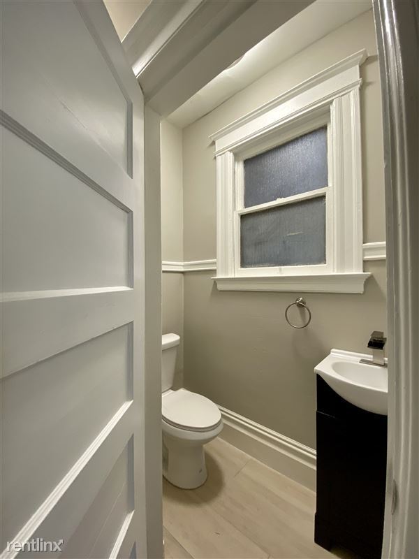 Building Photo - 652 S Van Ness Ave