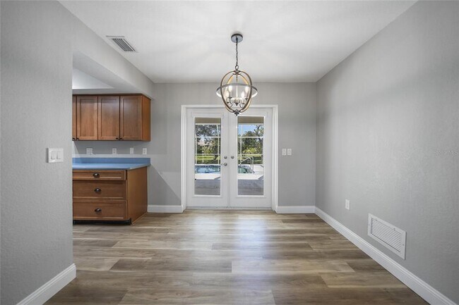 Building Photo - 2925 Magdalina Dr