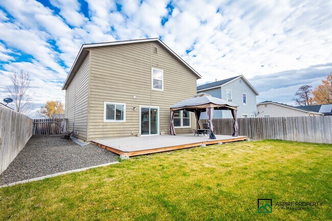 Building Photo - 3 Bed 2.5 Bath Home