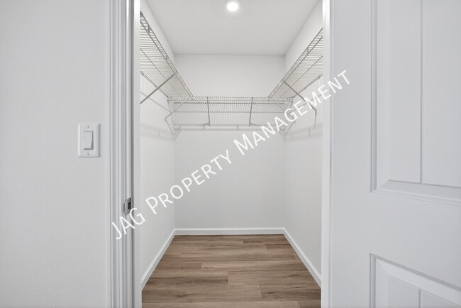 Building Photo - 728 Cornelia Ave SE