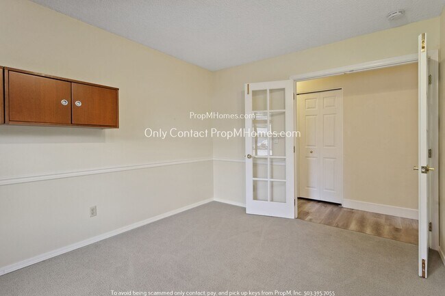 Building Photo - Spacious Three Bedroom Home in Desirable Charbonneau!
