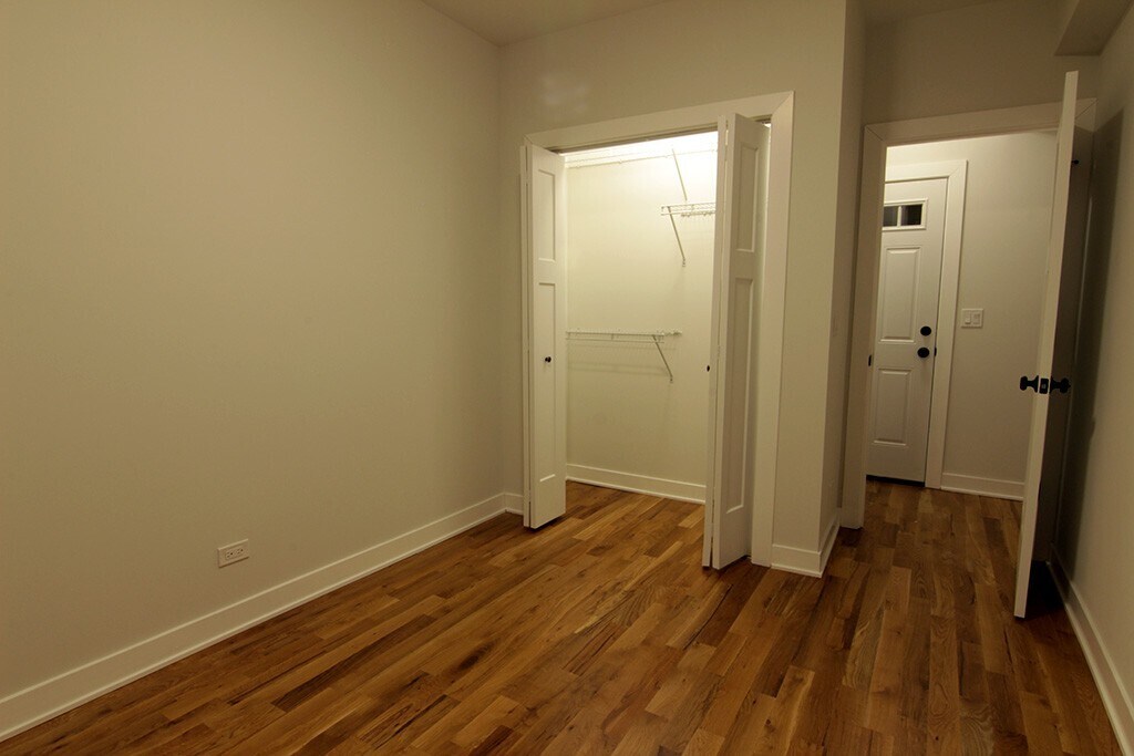 Building Photo - 2209 W Eastwood Ave