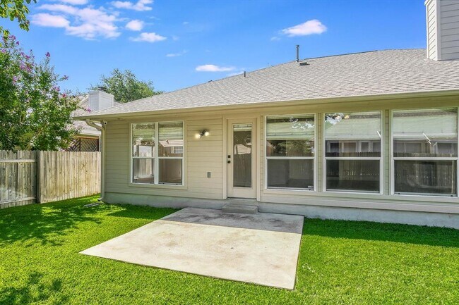 Building Photo - 2306 Oakshire Cove