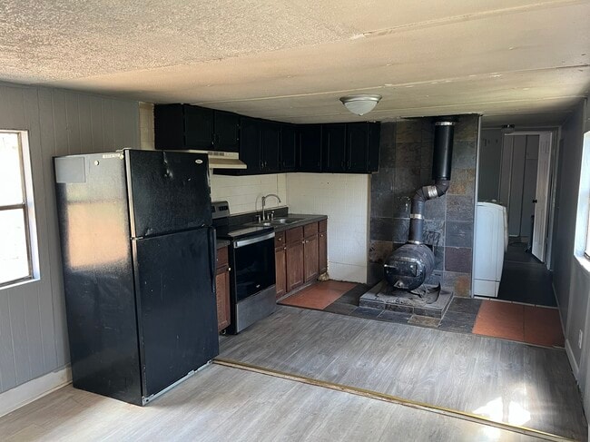 Building Photo - 6696 Skyview Dr SE