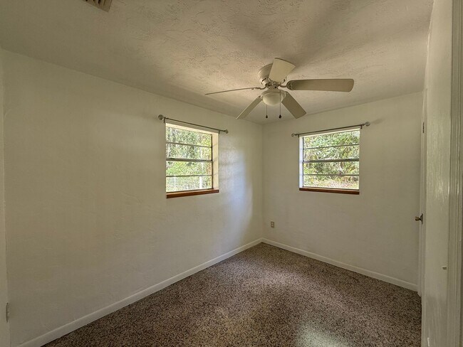 Building Photo - Welcome to this spacious 3-bedroom, 2-bath...