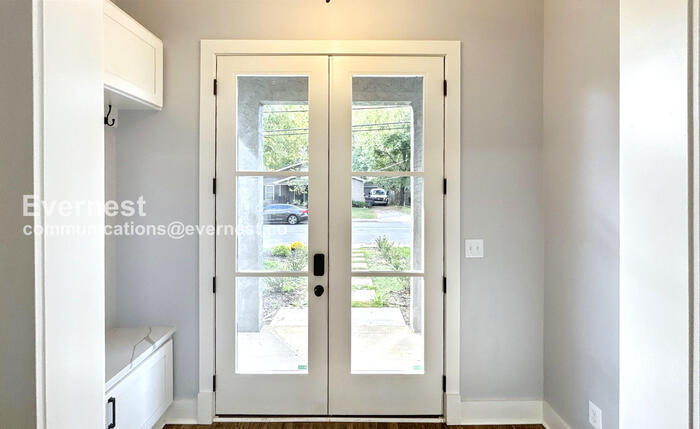 Building Photo - 415 S University St