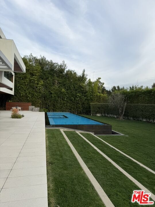 Building Photo - 1232 Sunset Plaza Dr