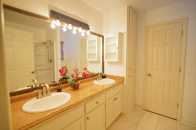 Building Photo - 4472 Bay Shore Cir