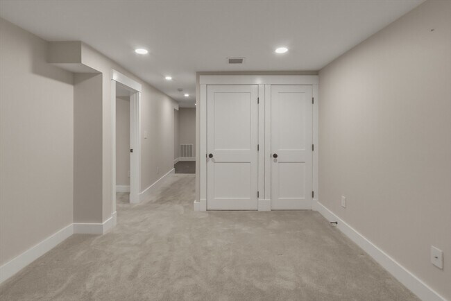 Building Photo - 235 Brook St