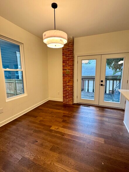 Building Photo - 1321 Forsythe Ave