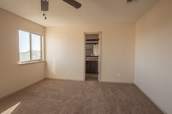 Building Photo - STYLISH NORTHEAST EL PASO HOME FOR RENT