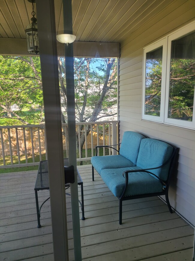 Building Photo - 100 Tattler Ln