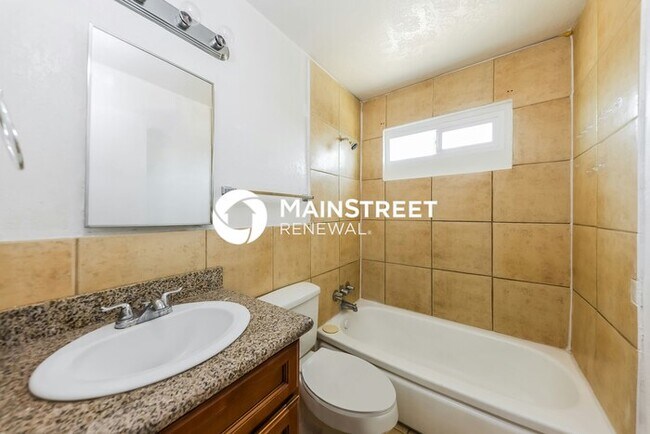 Building Photo - 3 Bedroom Pet-Friendly Home in Phoenix, AZ with Main Street Renewal