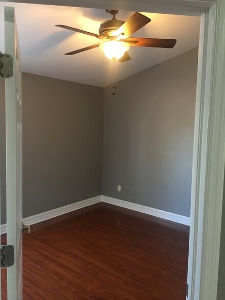 Building Photo - 7433 Terrace River Dr