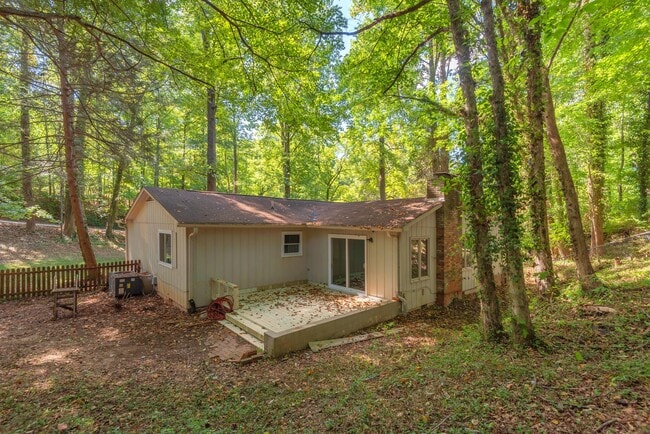 Building Photo - 7201 Dogwood Dr