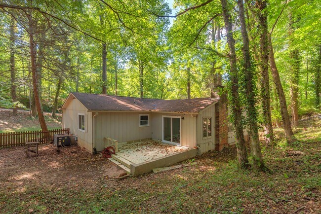 Building Photo - 7201 Dogwood Dr SW