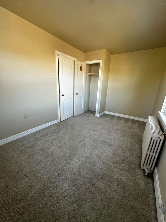 Building Photo - Spacious 2 Bedroom Home with Sunroom and Plenty of Storage!