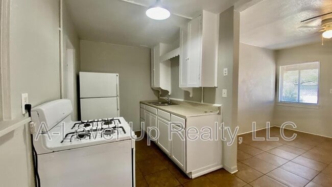 Building Photo - 4004 S Lundy Ave