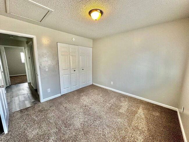 Building Photo - Welcome to Your Newly Renovated 2-Bedroom,...